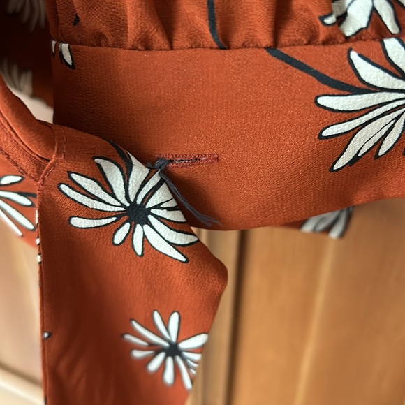 Madewell Silk Wrap Floral Blouse Size M tie waist button and snap. 3/4 sleeve - Picture 4 of 7